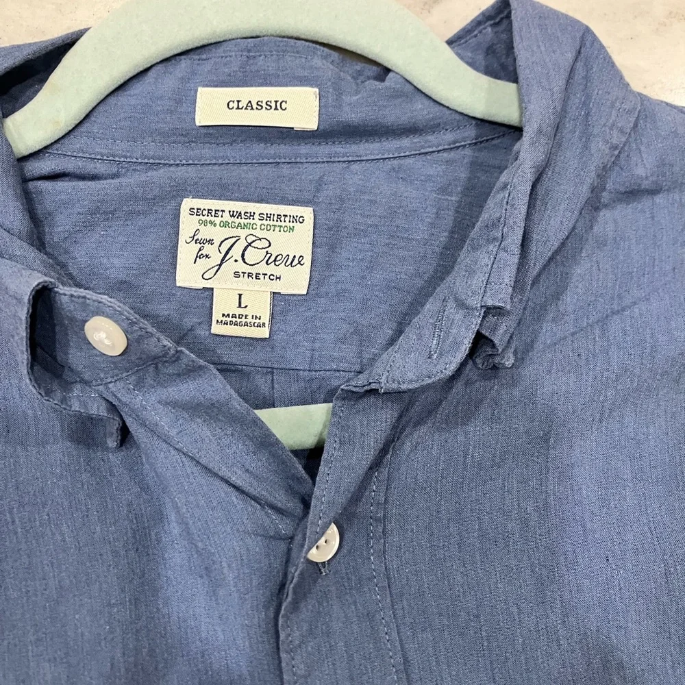 J. Crew Men’s Secret Wash Blue Oxford Button down Classic Large - Picture 2 of 2